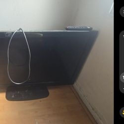 Heinsen 43 " TV  With Universal Remote  it works fine