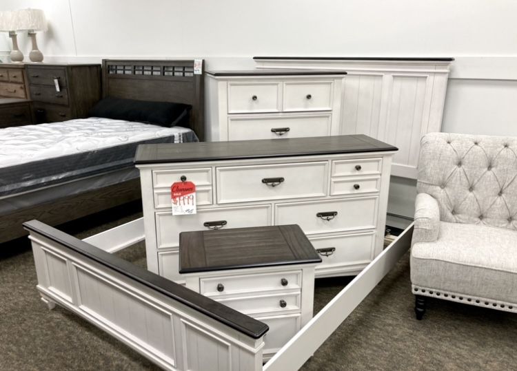 New Queen Bedroom Set — HOT BUY