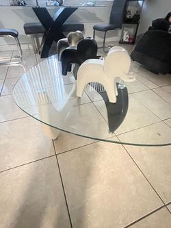 Mesa de centro con adornos