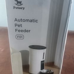 Cat / dog Feeder