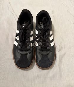 Boy adidas shoes size 5y