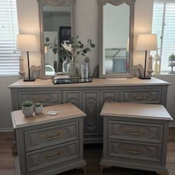 GORGEOUS Thomasville King Size Bedroom Set