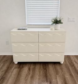 Brand New Cream White 6 Drawer Dresser Factory Sealed