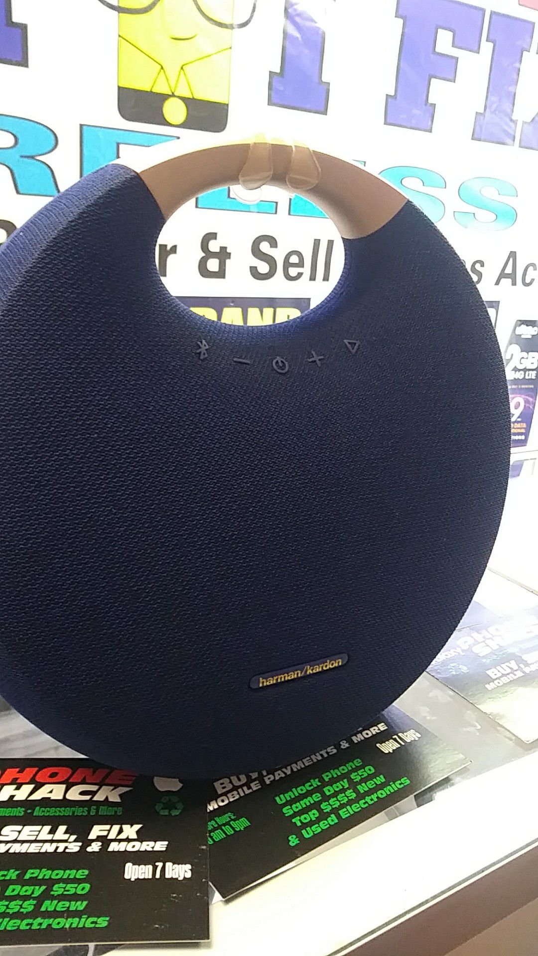 Blue tooth speaker model harmon kardon