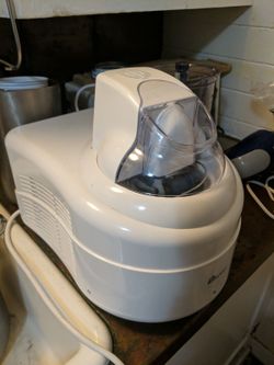 Secura self-refigerating icecream maker