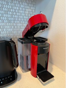 Nespresso Vertuo with pods and pod holder
