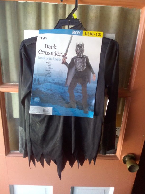 Dark Crusader 4-piece Set