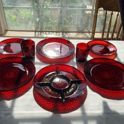 VINTAGE LUMINARC “ANTIQUE RUBY” GLASS DINNERWARE 8PC.
