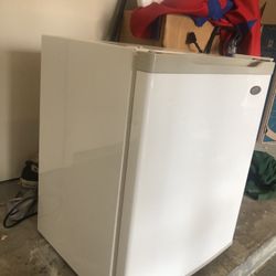 Mini Refrigerator, Mini Fridge