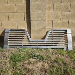 Louvered V-shaped Tailgate For 5th Wheel And Gooseneck