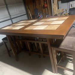High Dinning Table With 6 Stools . 