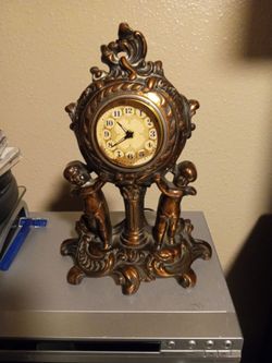 Old mantle clock works good no glass 40 bucks