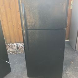 ** BRAND NEW Frigidaire Top Mount Refrigerator  ( BLACK )