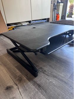 Sir-stand desk