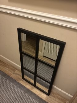 Black mirror can be hung either way