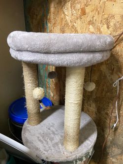 LOW PRICE MOVING- 20” CAT TREE