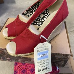 Toms Red Canvas Wedge Size 6