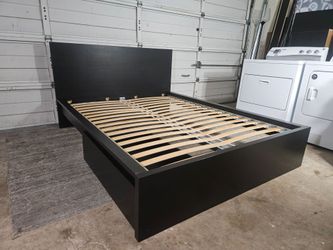 Queen Size Bed Frame With 1-Drawer, Good Conditions 👍, Delivery Available For Fees It Depends On Distance