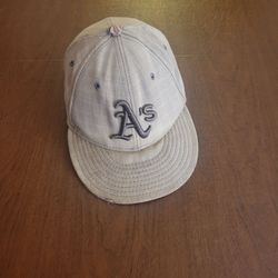 New Era 59FIFTY Oakland Athletics MLB Fitted Cap - 7 1/2 (60cm).
100% Cotton.
Pre-owned / Distressed. The cap is professionally clean with structura