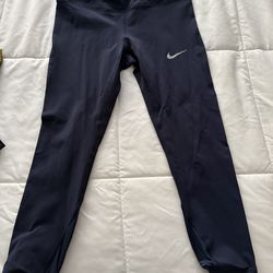 Brand New Nike Leggings (7 Pairs) – Never Worn $111 size:small