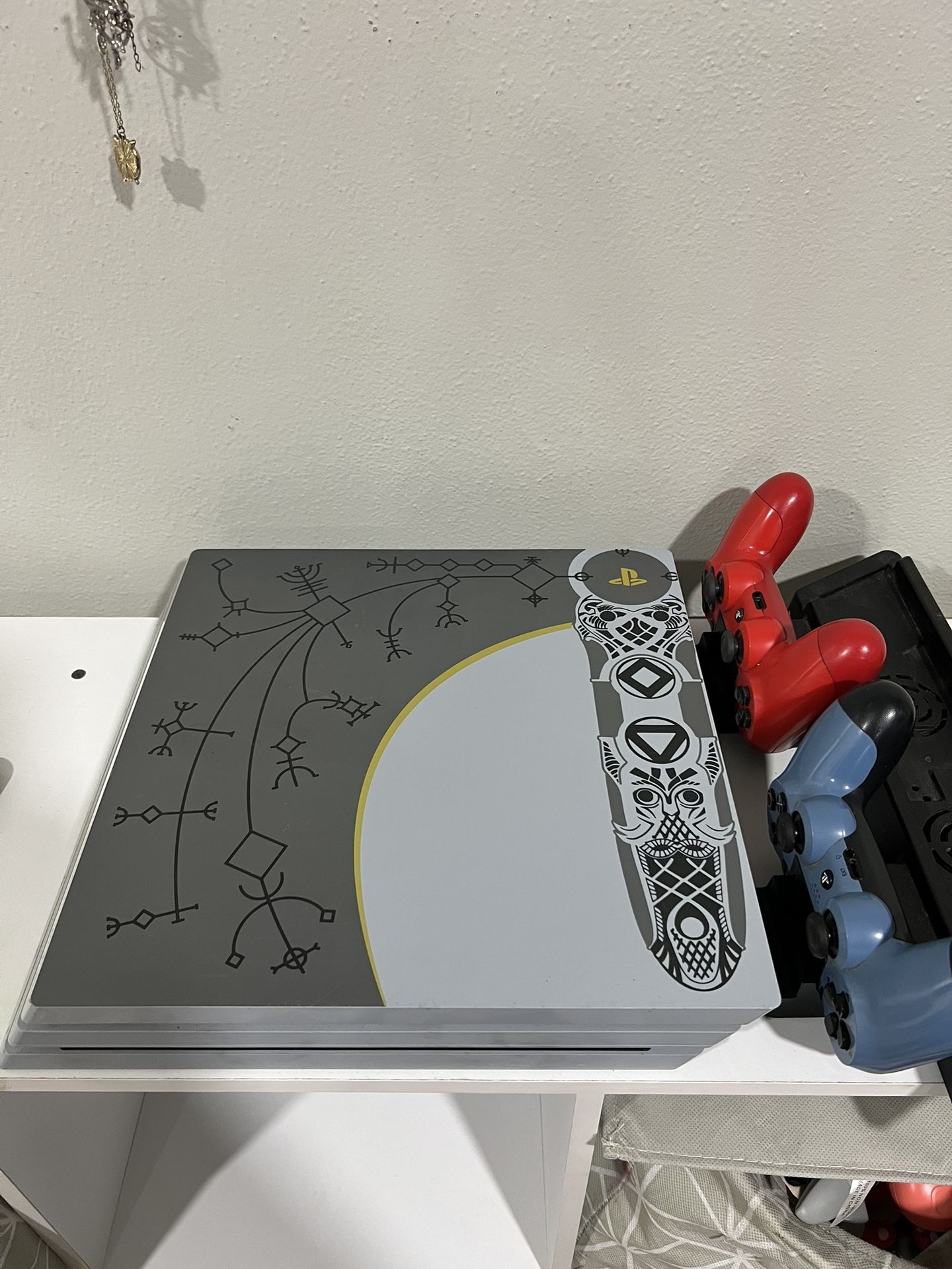 PS4 Pro God of War Edition