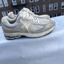 New Balance Men’s Cream and Light Gray Suede Mesh Sneakers