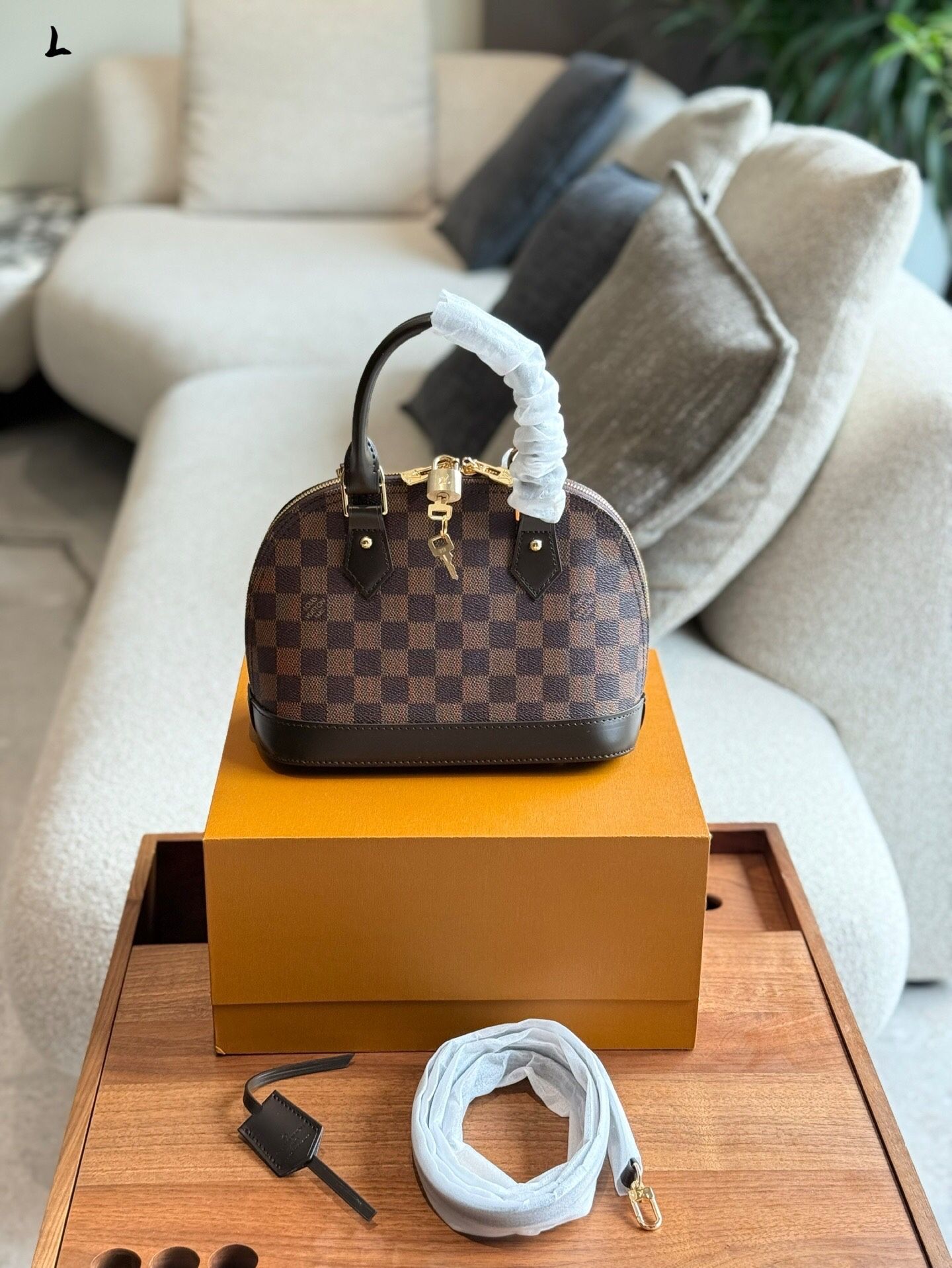 Women’s handbag shoulder bag