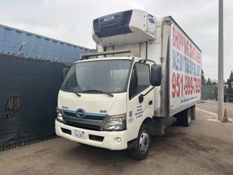 2015 Hino 195 H Reefer w/ carrier unit