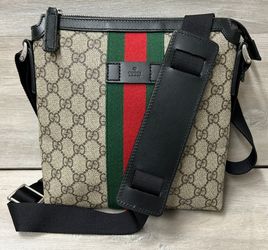 GUCCI SUPREME WEB MESSENGER BAG (PO1023555)