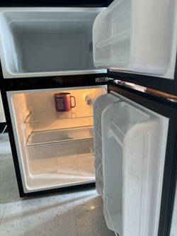 College Dorm Fridge with Freezer for Sale in Hempstead, NY - OfferUp