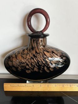 Decorative Vase With Lid