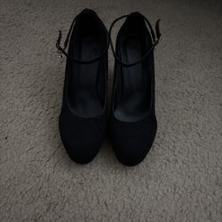 Black High Heel Shoes 
