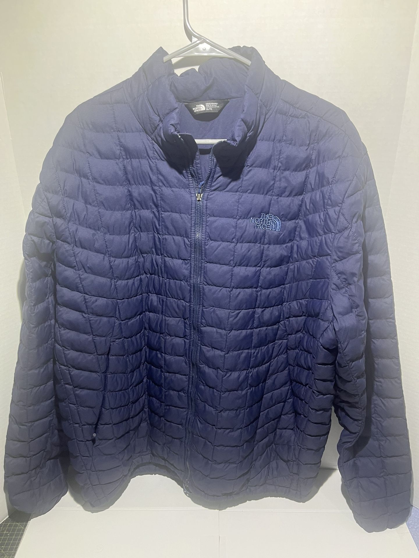 The North Face Jacket Mens XL Zip Quilted Puffer Leightweight Navy blue