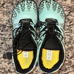 Women’s 8-1/2 Water Shoes!