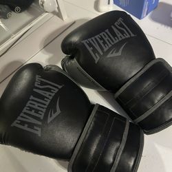 boxing gloves 