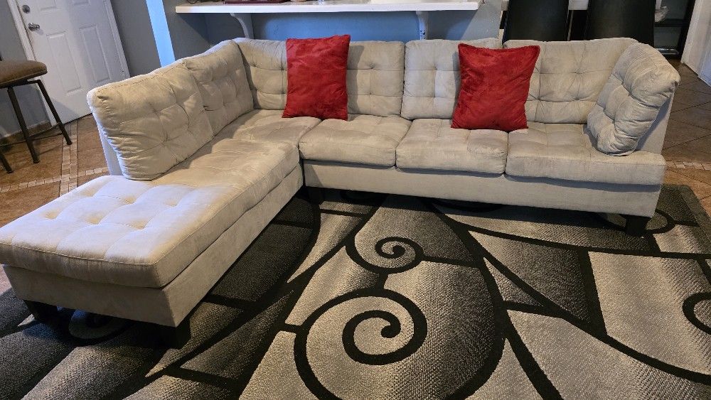 Beautiful Light Gray SECTIONAL Sofa Like New 5 Months Old Pet And Smoke Free/ Sofa Seminuevo No Mascotas Ni Humo DE Cigarrillo