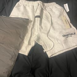 Light oatmeal essential shorts