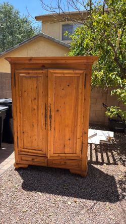 Free - Wood hutch