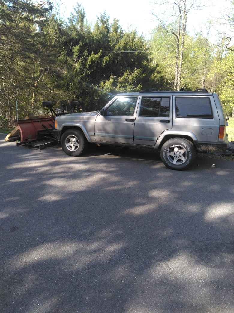 2000 Jeep With Plow 130,000 MI
