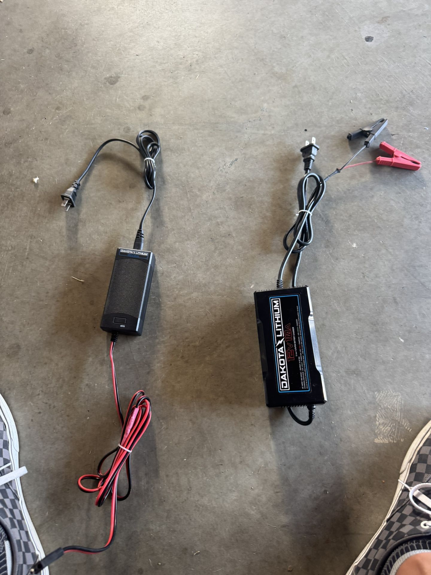 DAKOTA LITHIUM CHARGER