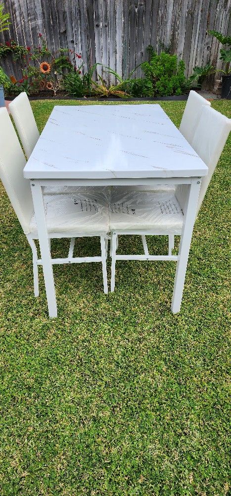 Kitchen Table & Chairs