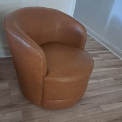 Swivel Club Chair 