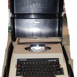 Vintage underwood electric 565 electric type writer with hard case