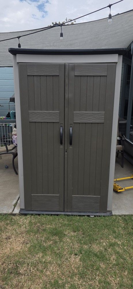 Storage Shed Rubbermaid Like New 400 Cash 6ft X4ftx28