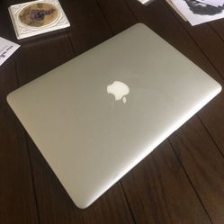 MacBook Air 2012 With MagSafe Charger 