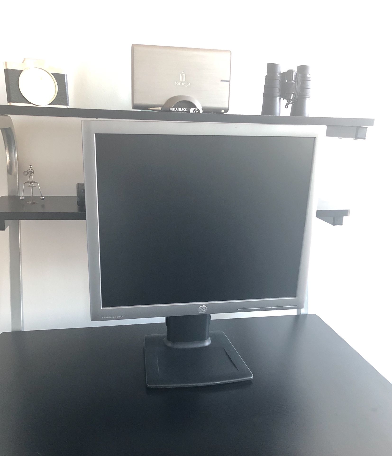 New LED Computer Monitor Screen by HP (19 inch)