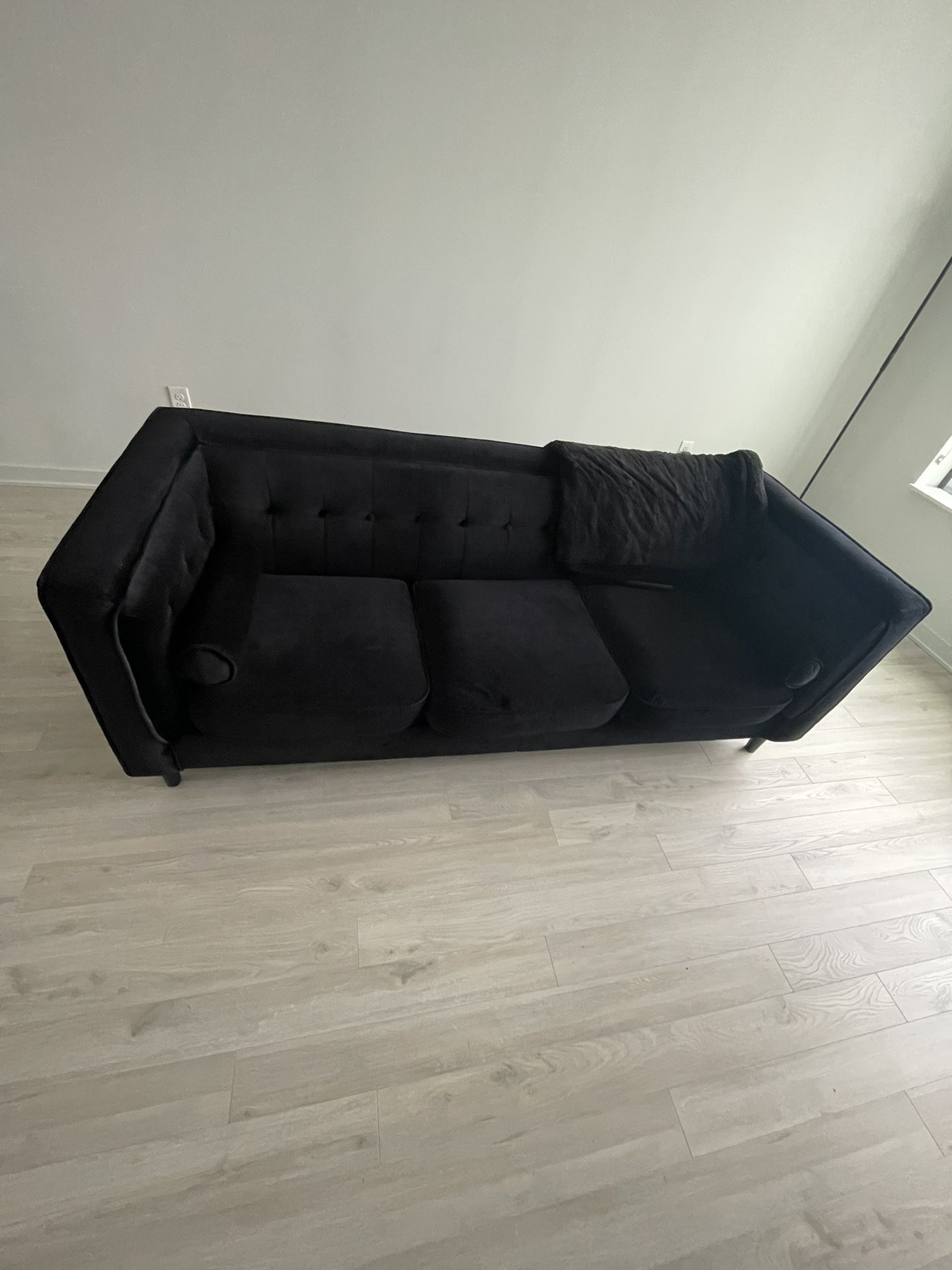 Black Modern Sofa 