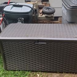 Huge Deck Box 100 Firm