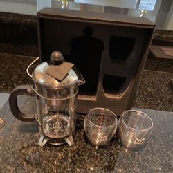 Brand new! French Press w/coffee cups& Frother