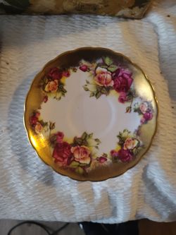Royal Chelsea  / gold rose